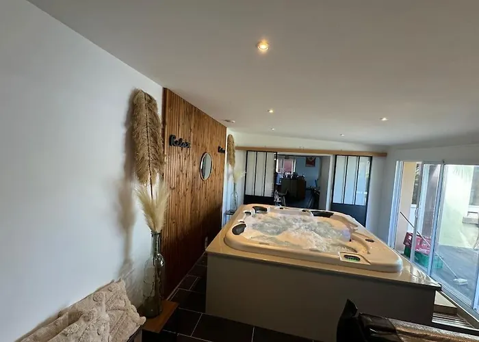 Maison Spacieuse & Jardin 度假居 *